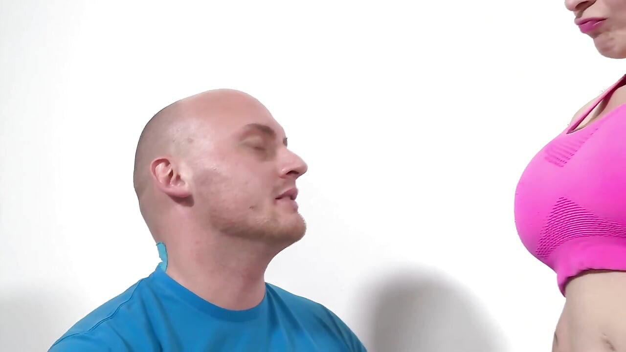 निजी कमसिन ट्रेनर तीव्र कसरत चुदाई