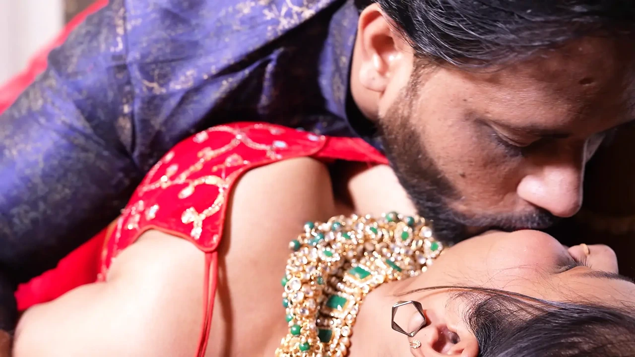 热辣的印度德西新婚哥的第一个Suhagrat之夜在清晰的印地语音频