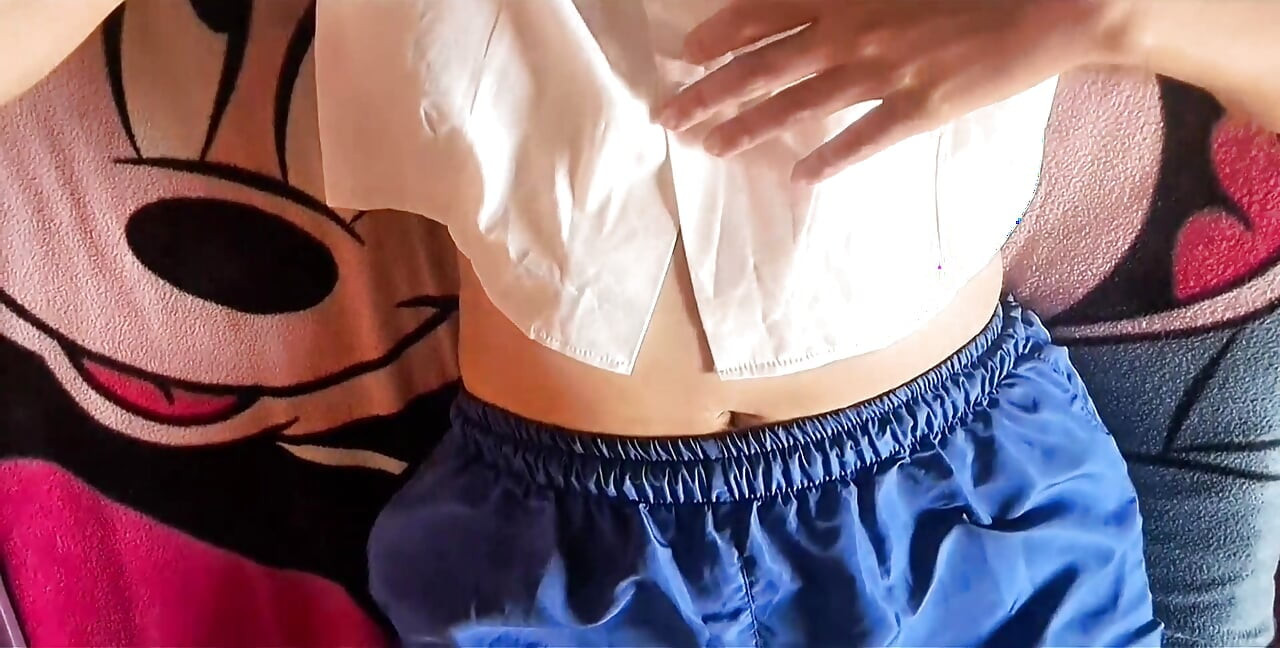 害羞的拉丁女孩被誘惑並狠狠操