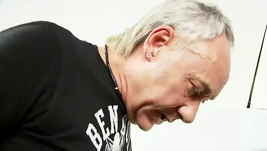Alter mann fickt sexy MILF