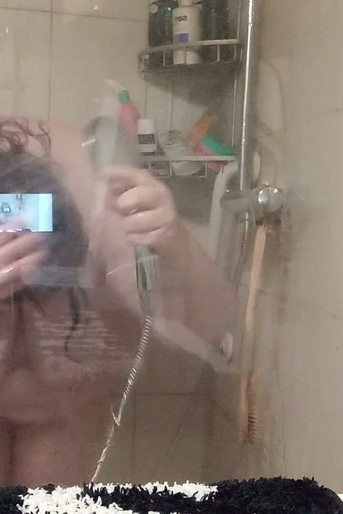 I'm Taking a Nude Shower