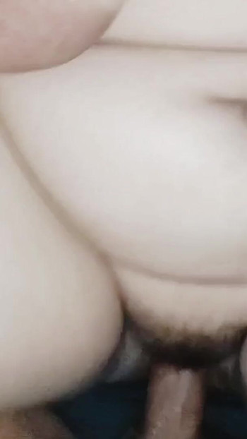 Ikonický okamžik z "Ženatý život se barvitá se smíchem a radostí, naplněný láskou."