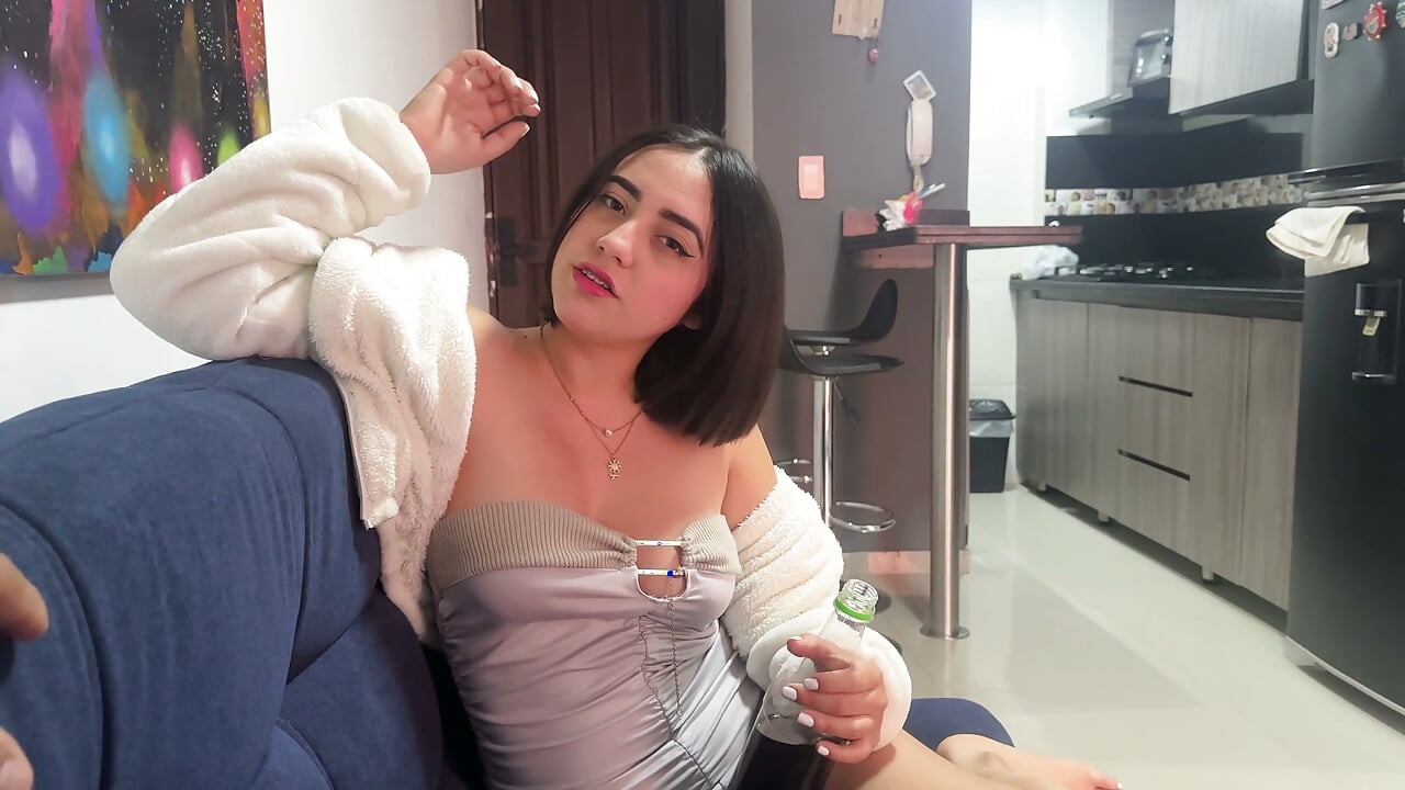 Rich fickte mit meiner sexy latina-stiefschwester, nachdem sie aus ihrem ball gekommen war.