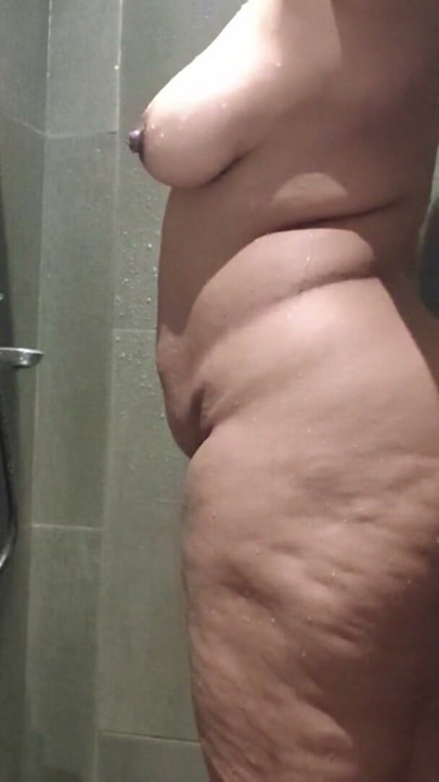 Candid Camera Peeking at a hot BBW wife while she’s taking a shower. | Clip 2