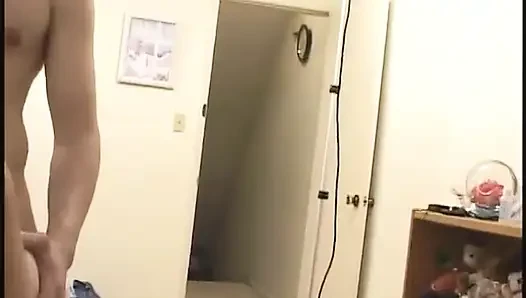 Dövmeli seksi Asyalı kız kendi amını emiyor ve güzel büyük bir yarağı boşaltıyor