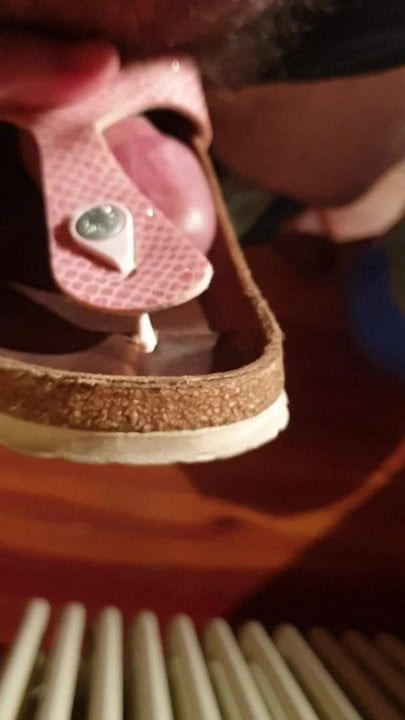Wanking with pink Birkenstock Gizeh