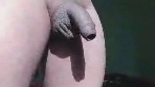 Ragazzo indiano solitario che si apre e massaggia il cazzo in webcam