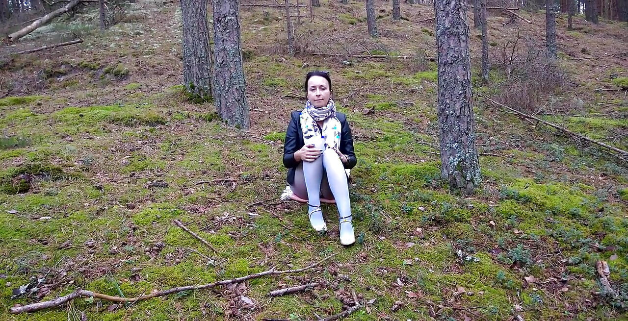 Aranyzáporok az erdő mélyén - fényes, kék, ágyéktalan harisnyanadrágba öltözve