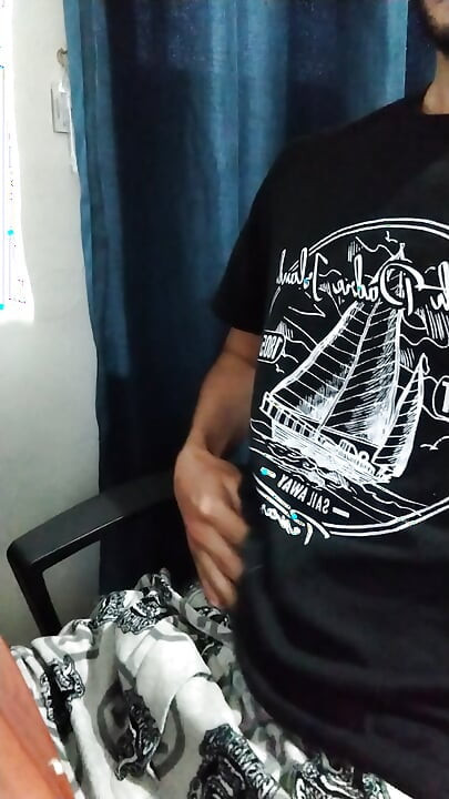 อยู่คนเดียวและฮอตฉันต้องทําให้เสร็จ