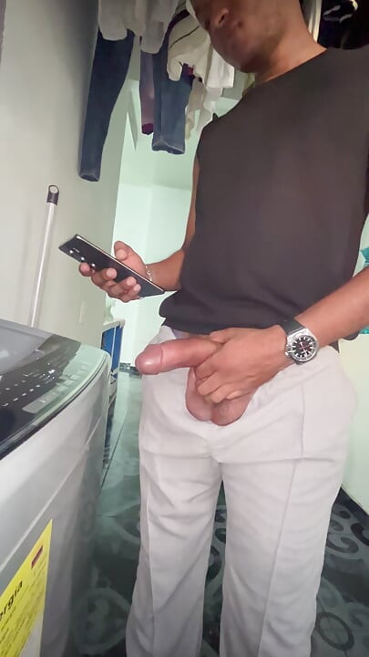Rough brunette ass XL in the laundromat: he masturbates hard and suddenly an ass appears to destroy it with thrusts until he cums inside
