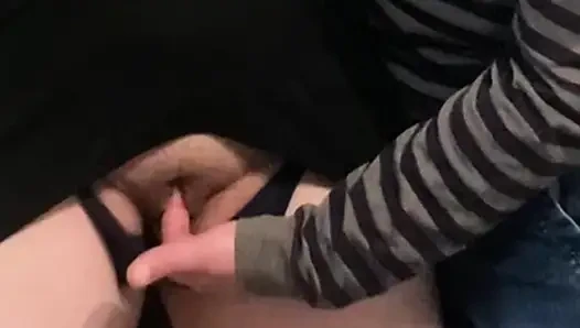Gadis mesum yang lagi sange fingering memeknya di balik gaun