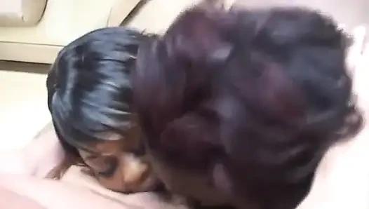 Büyük siyah tombul üçlü grup seks beyaz yarak emiyor... ağzına boşalma