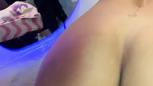 Он пришел за гонорар, и я в итоге дал ему задницу, чтобы иметь возможность заплатить ему