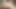 Bir kız battaniyenin altında ıslak amına mastürbasyon yapıyor ve seksi bir şekilde inliyor