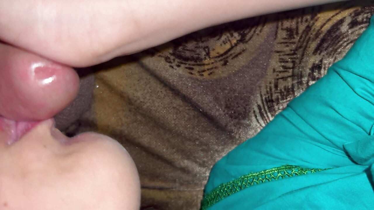 Pokojná noc doma vytváří krásné vzpomínky a hluboké emocionální spojení (18+)