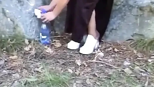 Блудница писает на улице