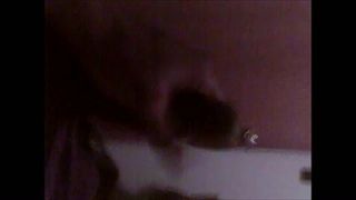 Explosion d&#39;éjacs - une grosse bite noire jette du sperme