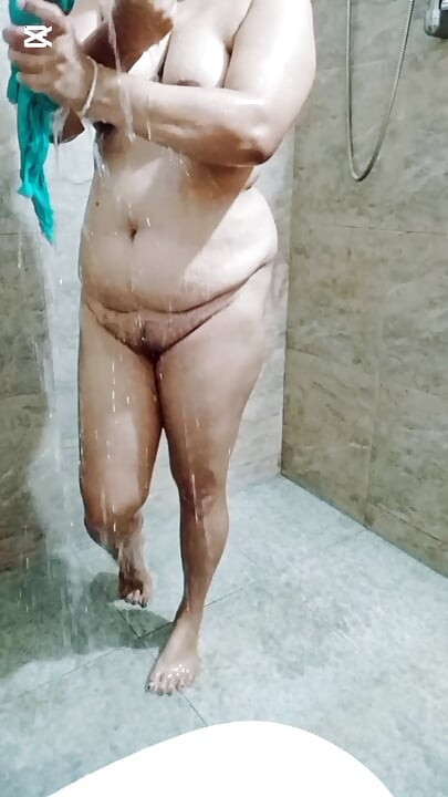 Banyo gösterisi rol yapma