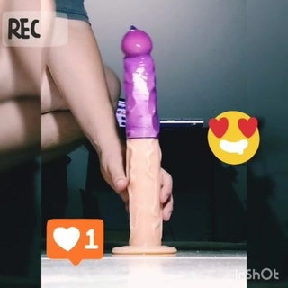 Fodendo com dildo de 37cm