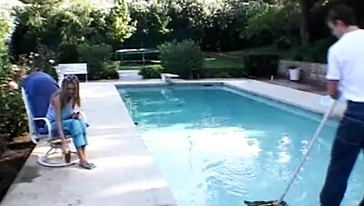 Sesi fetish kaki liar tante seksi rambut pirang ini dientot habis-habisan sampai mengerang keenakan