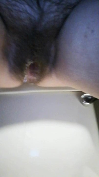 Hairy wife pussy pissing