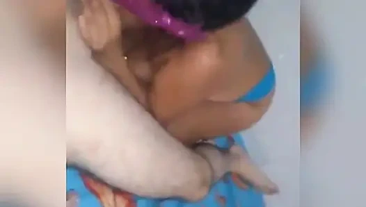 Üvey erkek kardeşim beni aldattı çünkü onunla bir ilişkim vardı ve sonra bu fahişeyi aradım