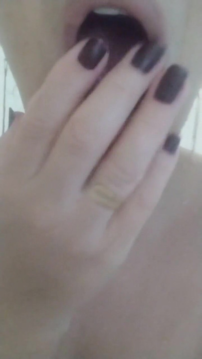 Η Staife στο ντους και παίζει με το στήθος της | Κλιπ 1