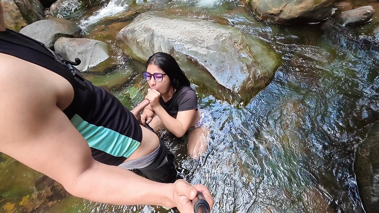 LETZTER TEIL beim Ficken im Fluss... SEX IN DER ÖFFENTLICHKEIT Ein Wahnsinn lässt ihr Gesicht mit Sperma gefüllt werden
