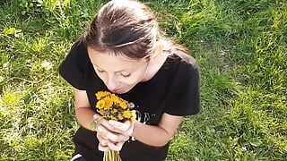I gave my neighbor flowers, and she thanked me with cunnilingus - Lesbian-candys