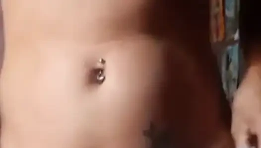 Aku mengirim video panas ke pacar temanku