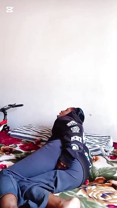 Masturbare cu crampe de dimineață este atât de dureroasă dacă nu ai bărbatul mai aproape de tine