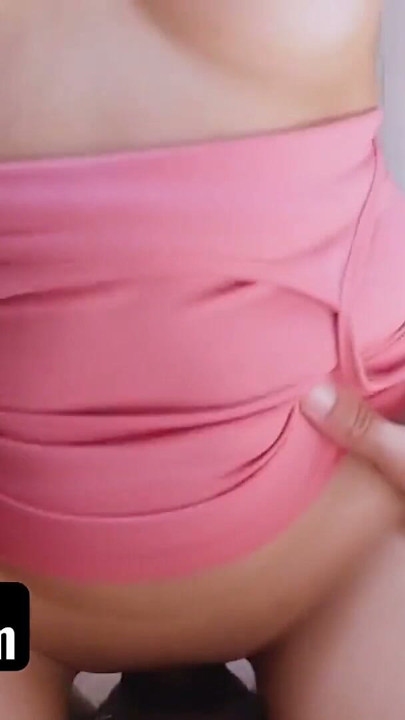 Pervmom - azgın Asyalı orta yaşlı seksi kadın ateşli delikanlının büyük yarağını kırbaçlıyor ve ağzına sarıyor | Klip 3