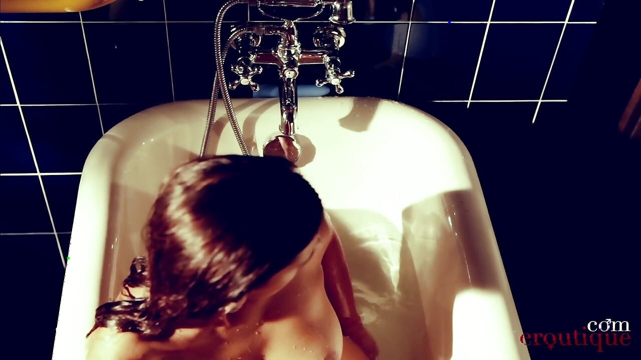 Candice Luca - My Sexy Spring Bath for You