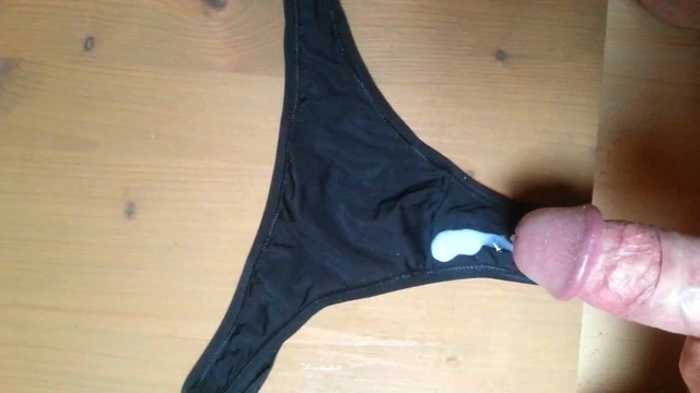 Aufs Hoeschen meiner Frau gespritzt 2