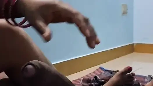 Hintli koca karısını evinde sert sikiyor
