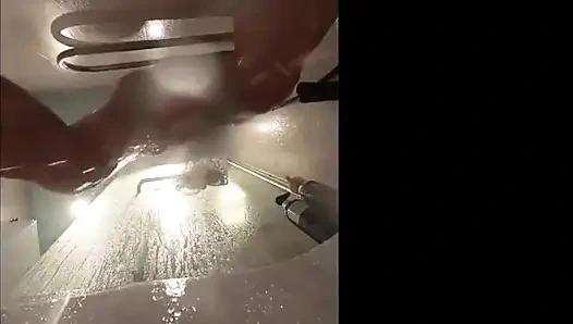 Webcam unter dem bad im stiefschwestern. Feuchte muschi nach dem sex mit freund