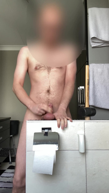 Nezaboravan trenutak iz "Hard Ballbusting On 40+ Days Denied Balls With A Mallet"