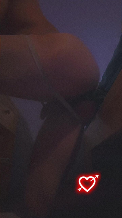 Deep pushing the hole in front of a real dick