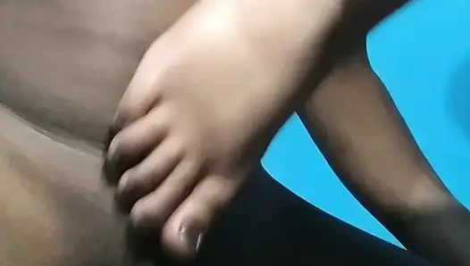 Я играю мои зрелые 52-летние сексуальные ступни.