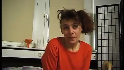 Vixen brunette disetubuhi dan dicrot di perut di pov