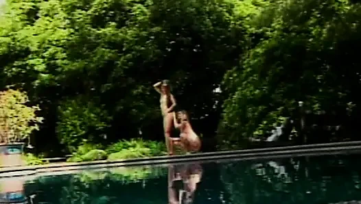 White Panty Chronicles 17: Sinnliche Pool-Abenteuer und