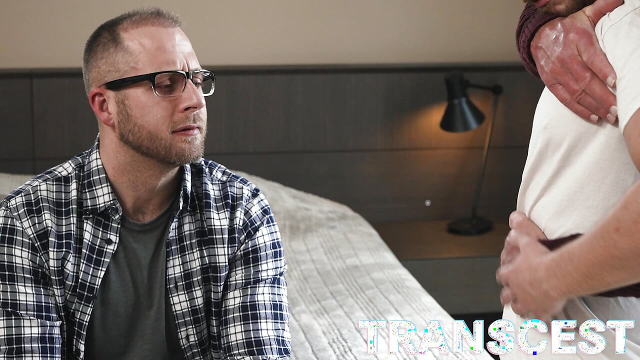 핫한 가이 스펜서 림이 트랜스 배다른 아들 콜비 테이트와 섹스