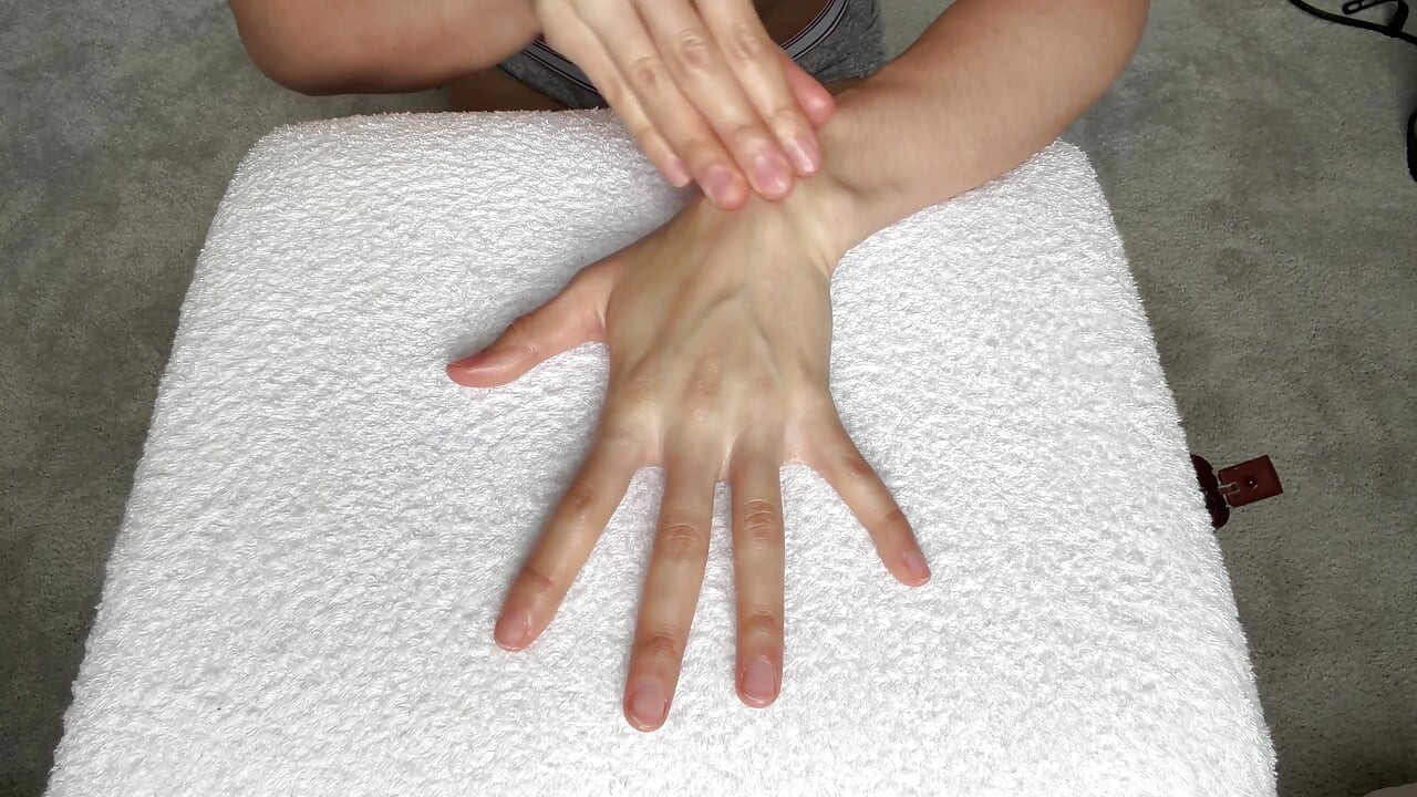 हाथों से पूजा प्रेमिका कथा