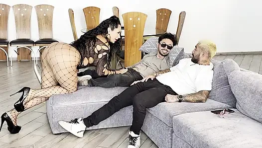 Un Sueno de 3 Gali and the 3 some .