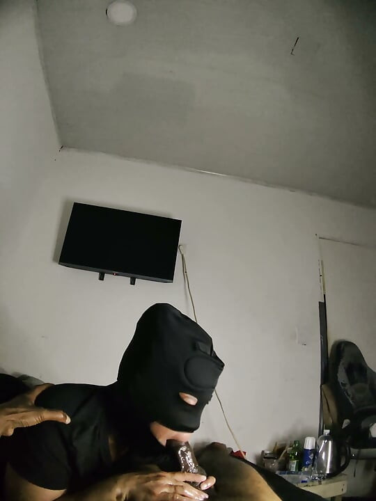 Throat Champ Black Mask 4