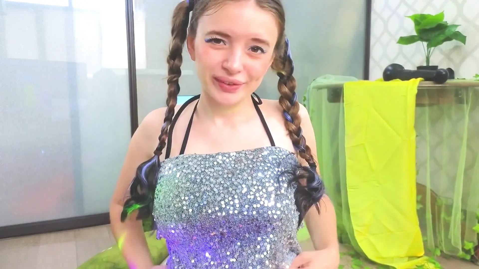 Broke meisje Alice betaalt huur in witte sokken (rollenspel pov)