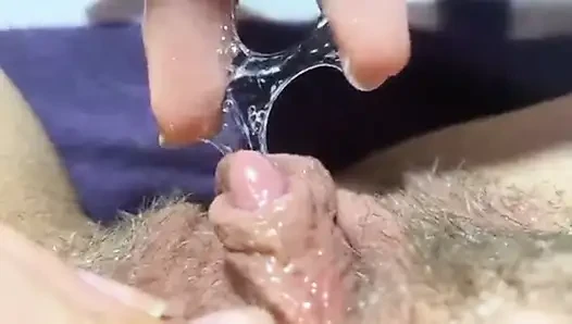 HUUUUUUGE BABA IÇIN ıSLAK KLITORIS DERLEMESI