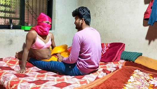 インドのプージャシメルは彼女のボーイフレンドから贈り物を与えられたので、プージャシメルは幸せで、彼女に彼女のお尻を与えました-ヒンディー語の声