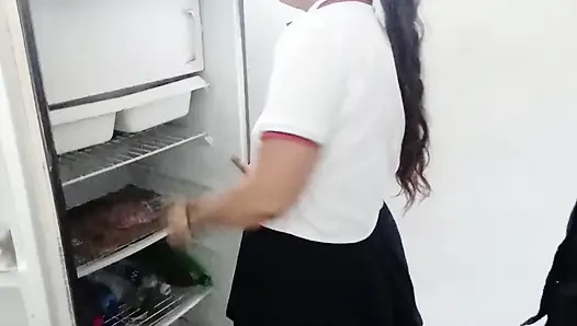 Okuldan sonra mutfakta amatör anal seks