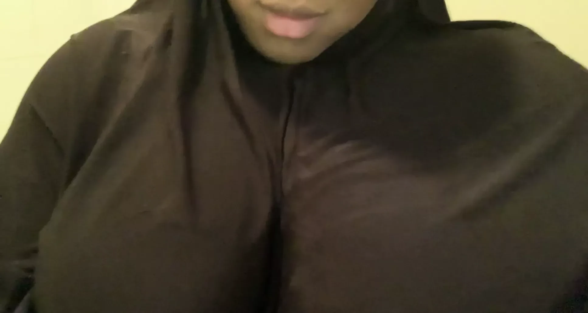 Hijabi ebano da sola